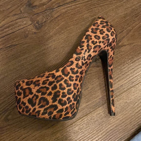 Leopard platform pumps NWOT - Picture 3 of 3